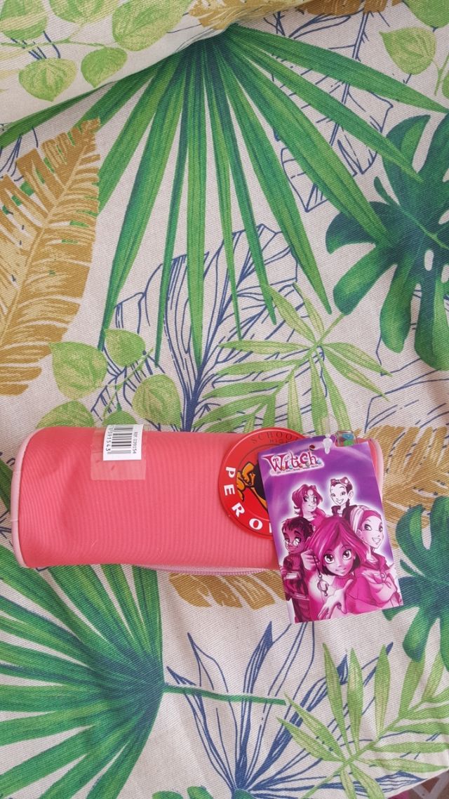 Lote Mochila y estuche de las Witch con etiqueta