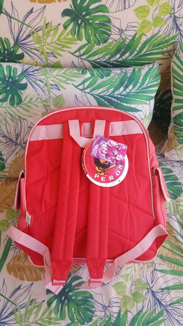 Lote Mochila y estuche de las Witch con etiqueta