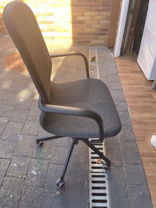 Silla oficina gris oscuro