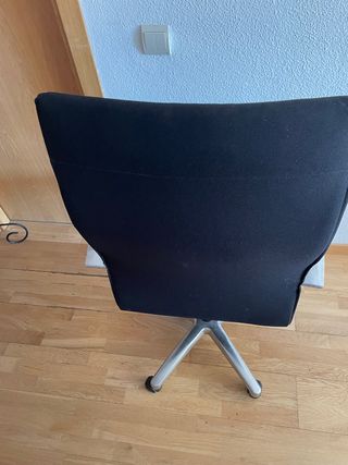 Silla oficina gris oscuro