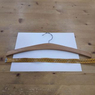 Percha de madera para ropa de niño junior
