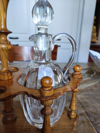 Olio e aceto antico con bottiglie in cristallo