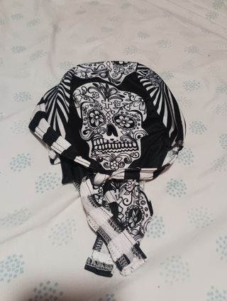 maillot, guantes, pañuelo