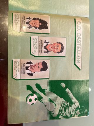 Álbum de cromos caricaturas futbolistas
