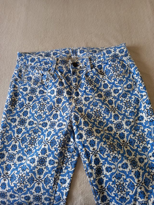 Pantalón estampado elástico de Zara