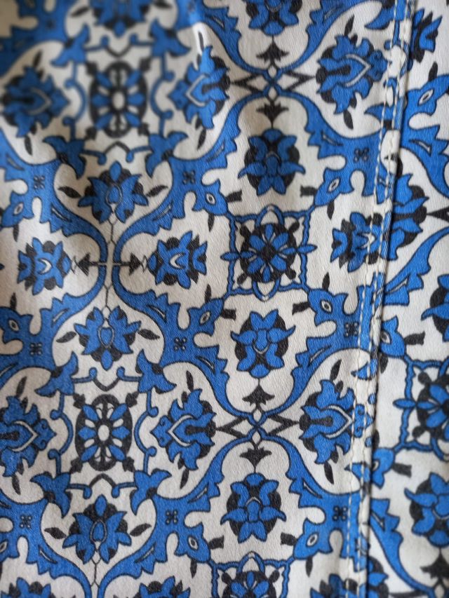 Pantalón estampado elástico de Zara