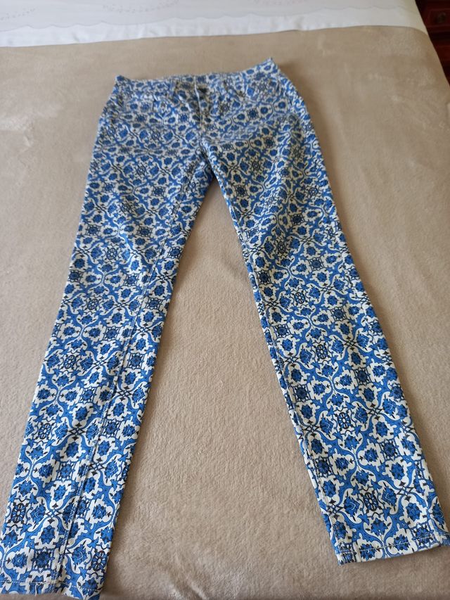 Pantalón estampado elástico de Zara