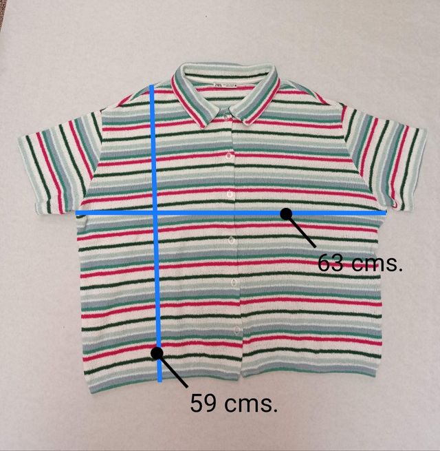 Camisa de punto chica de Zara.