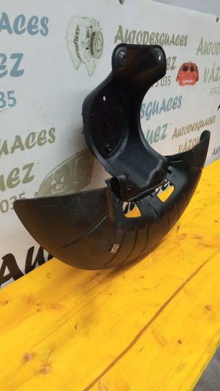 Soporte rueda repuesto portón Toyota Land Cruiser