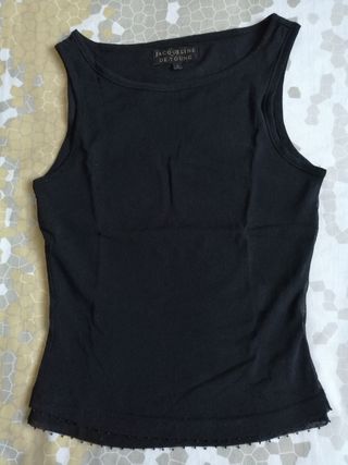 Conjunto de camiseta y chaqueta de gasa negra