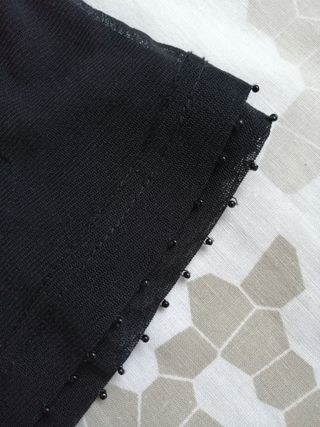 Conjunto de camiseta y chaqueta de gasa negra