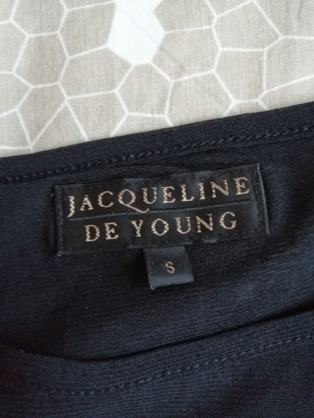 Conjunto de camiseta y chaqueta de gasa negra