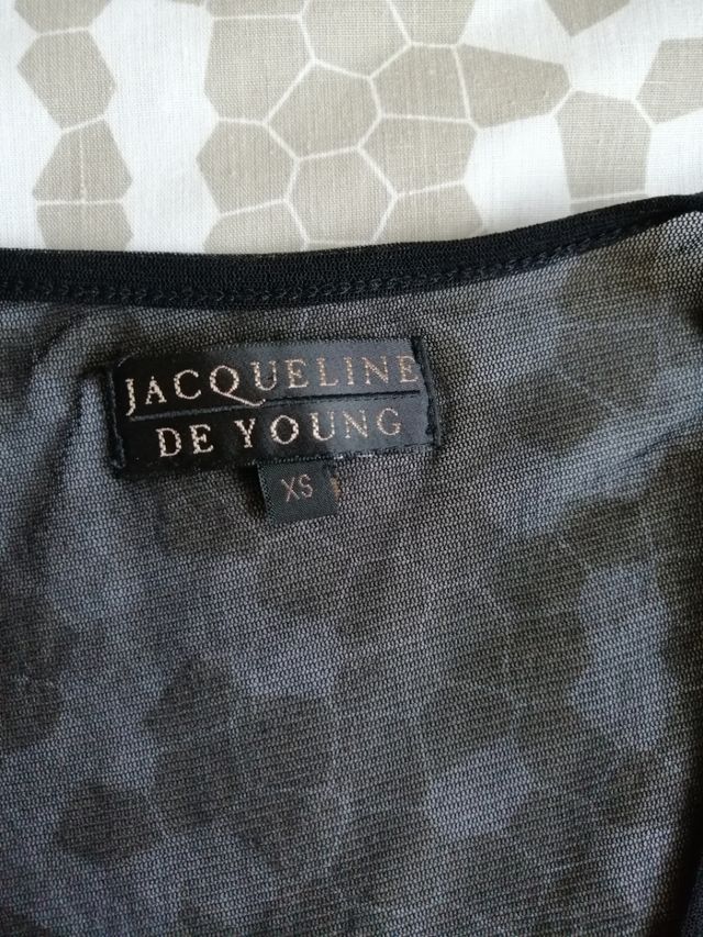 Conjunto de camiseta y chaqueta de gasa negra