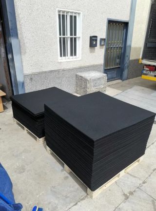 SUELO DE GIMNASIO DE CAUCHO PROFESIONAL