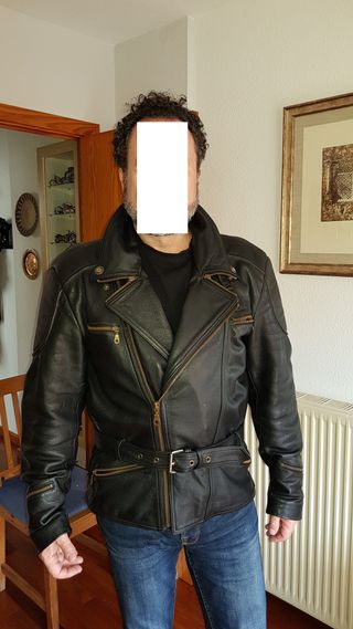 Cazadora de piel con cremalleras