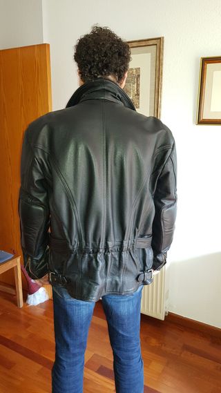 Cazadora de piel con cremalleras