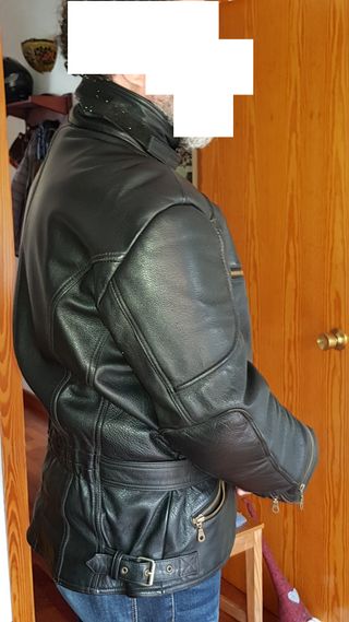 Cazadora de piel con cremalleras