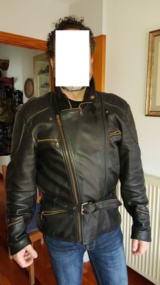 Cazadora de piel con cremalleras