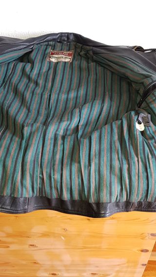 Cazadora de piel con cremalleras