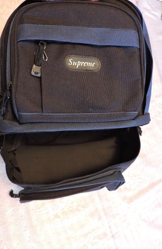 Mochila, logo Supreme. Nueva.