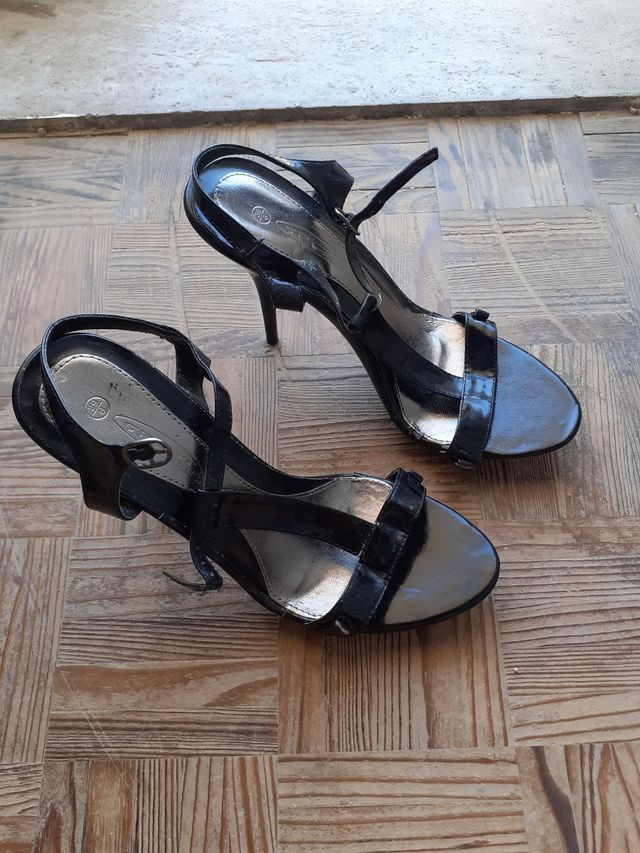 sandali nuovi n 39 con tacco 