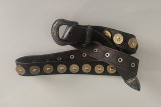 Cinturón con monedas de 25 pesetas