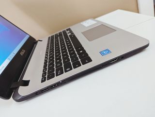 Notebook  Asus Intel dual core,4 RAM,500 hdd Win10