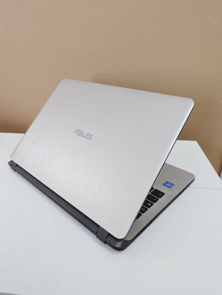 Notebook  Asus Intel dual core,4 RAM,500 hdd Win10