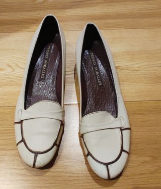 zapatos tipo mocasin tacón bajo