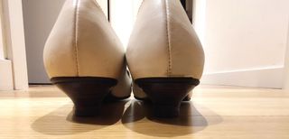 zapatos tipo mocasin tacón bajo