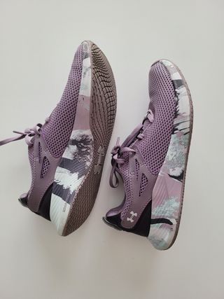 Deportivas Under Armour.