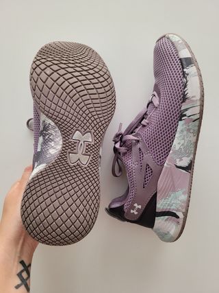 Deportivas Under Armour.