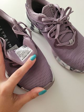 Deportivas Under Armour.