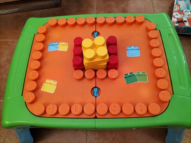 Mesa de construcción de juguete