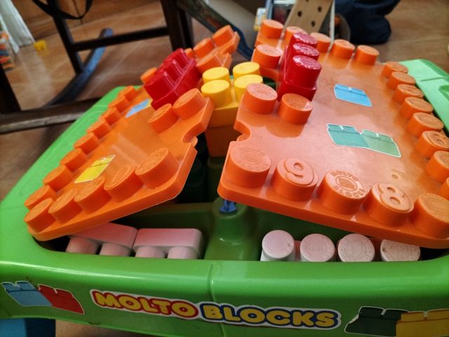 Mesa de construcción de juguete