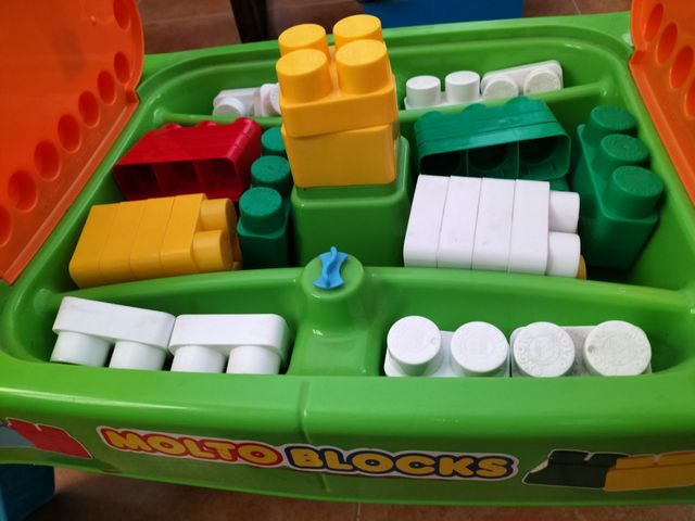 Mesa de construcción de juguete