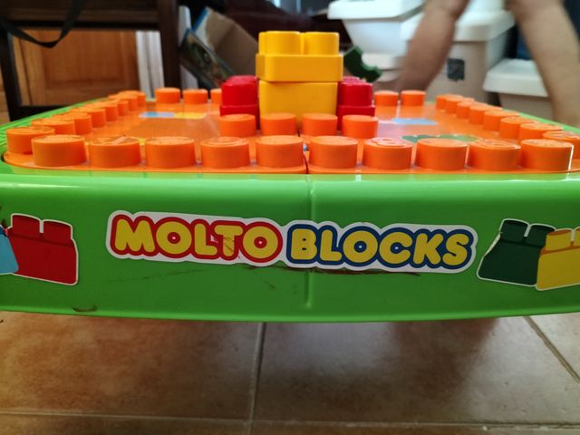 Mesa de construcción de juguete