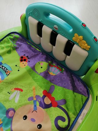 Gimnasio musical Piano Pataditas de Fisher Price