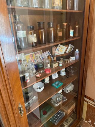 mueble de farmacia vitrina vintage