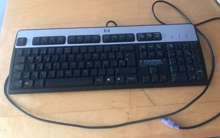 Pantalla ordenador LG y teclado HP