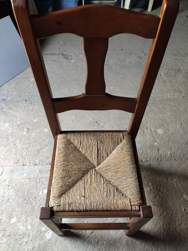 Sillas rústicas 12€ cada una 