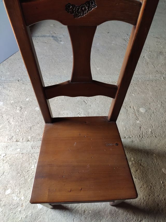 Sillas rústicas 12€ cada una 