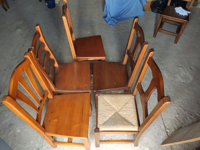 Sillas rústicas 12€ cada una 
