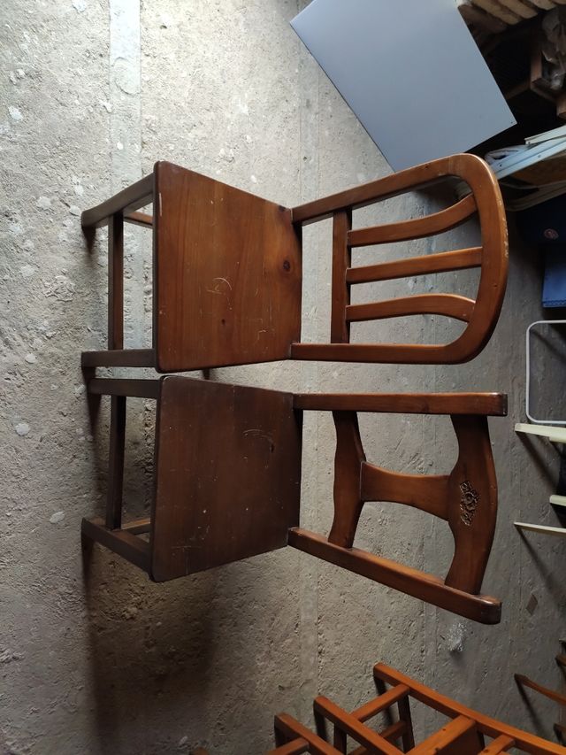 Sillas rústicas 12€ cada una 