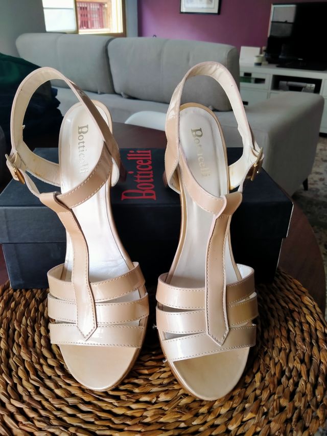 Sandalias de tacón. de Botticelli. talla 40.