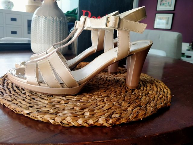 Sandalias de tacón. de Botticelli. talla 40.