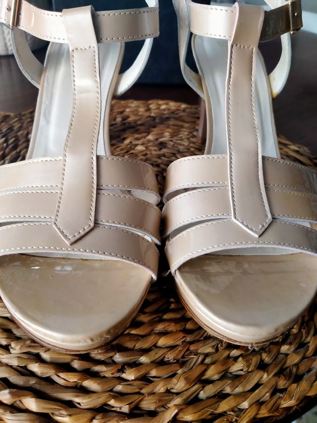 Sandalias de tacón. de Botticelli. talla 40.