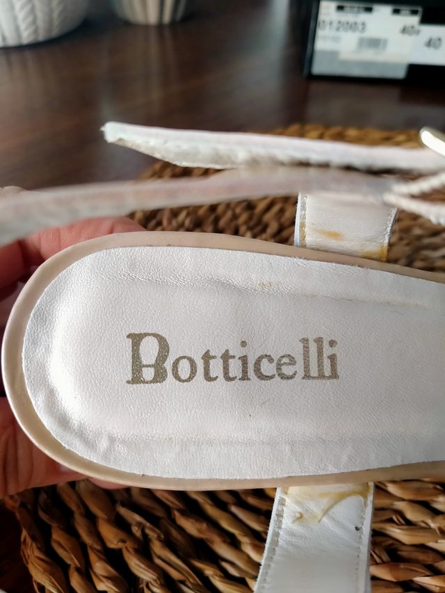 Sandalias de tacón. de Botticelli. talla 40.