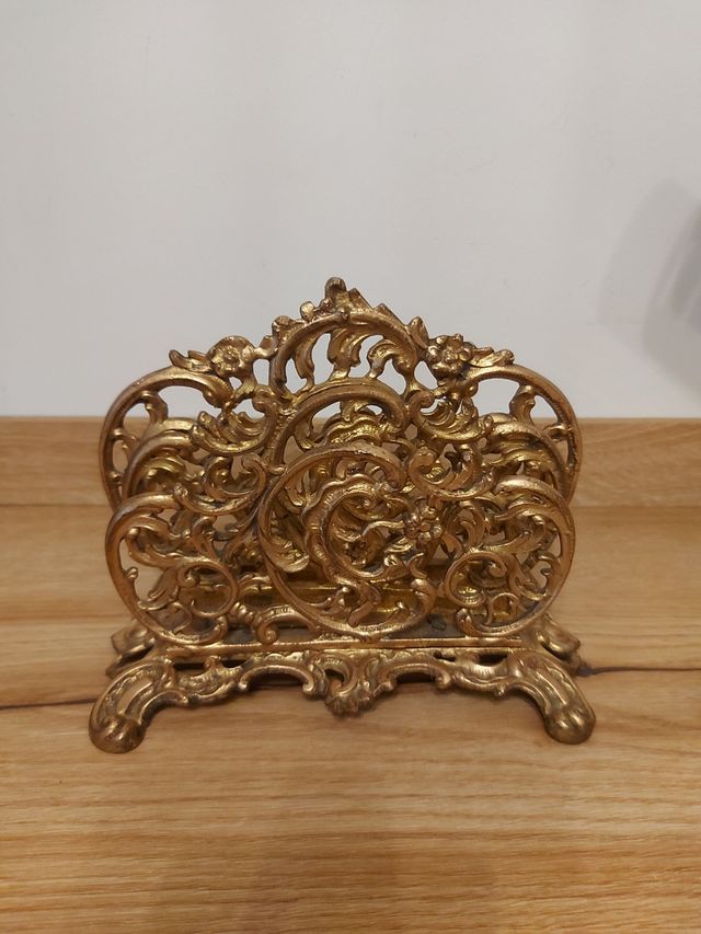 Portacartas de bronce