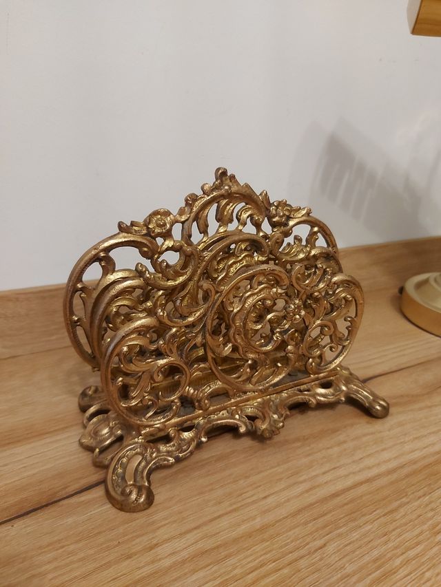 Portacartas de bronce